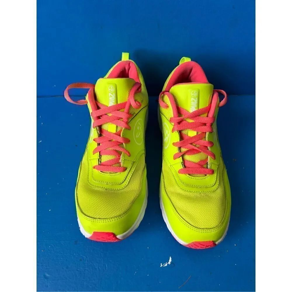 STRONG By Zumba Fly Fit Shoes -Womens size 9 A1F00070-GREN-9